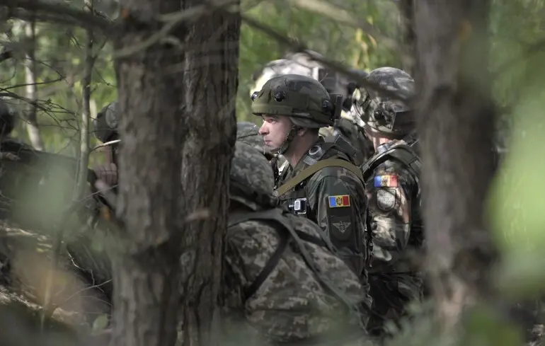 Перед выборами в Молдове распространяют фейки об отправке солдат на войну в Украину