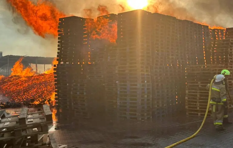 Через атаку дронів у чотирьох районах Київщини спалахнули пожежі — КОВА