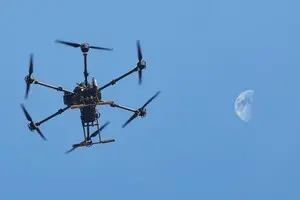 Неизвестные дроны продолжают летать над Данией. На этот раз их заметили возле военных баз