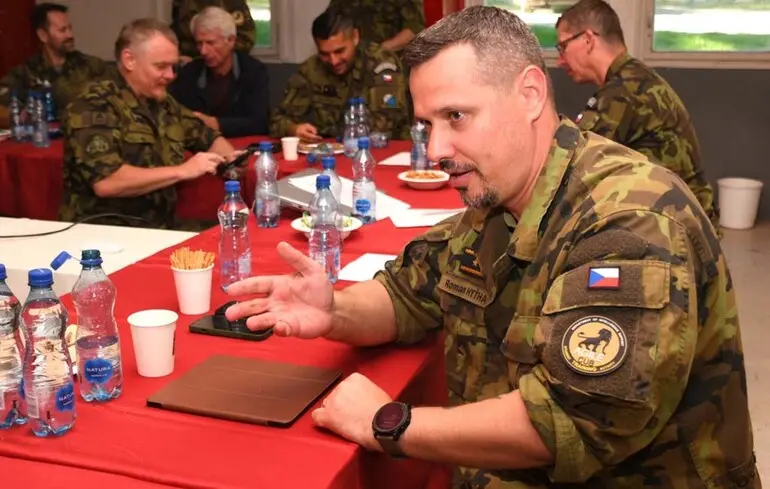 В Чехии ранили ножом высокопоставленного генерала, он попал в больницу