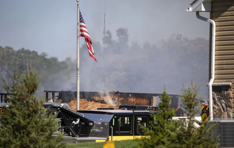 Последствия стрельбы и пожара в Церкви Иисуса Христа Святых Последних Дней в Гранд-Бланке, штат Мичиган, США / 28 сентября 2025 года