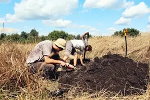 От Руси до Речи Посполитой: в Котельве археологи обнаружили более тысячи артефактов нескольких исторических эпох