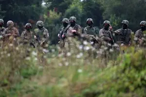 День защитников и защитниц: история