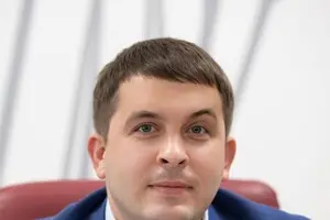 Сообщено о подозрении руководителю аппарата КГГА, который под видом командировок ездил в Испанию и Италию