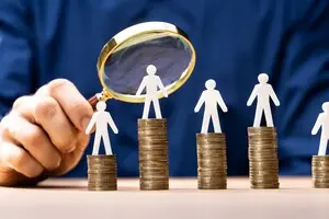 В Україні середня зарплата знизилась – дані Держстату