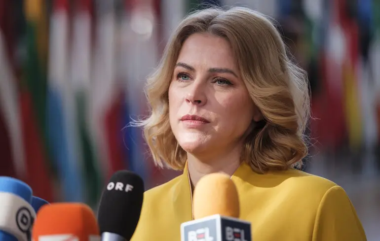 Евіка Силіня