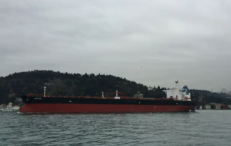 У Франції військові зупинили танкер “тіньового флоту” РФ, який може бути причетний до запуску дронів над Європою