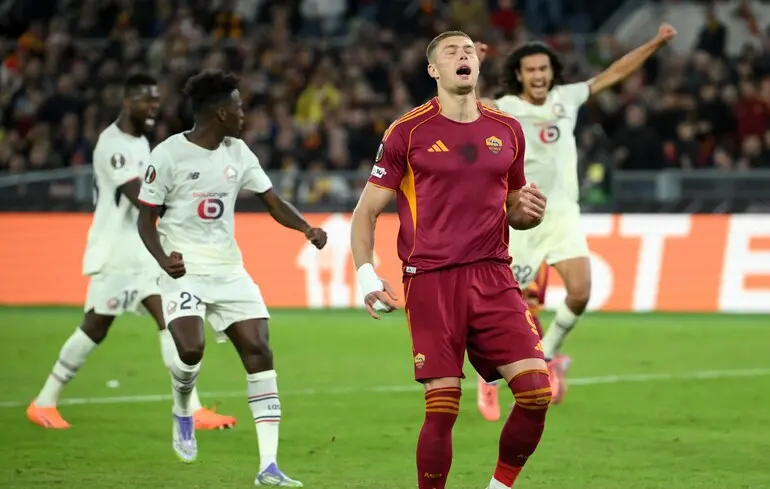 Двічі бив Довбик: 