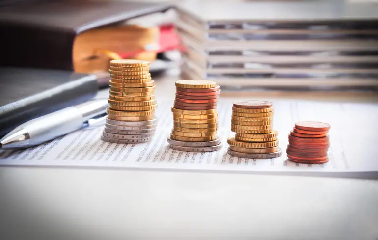 Пенсії в Україні: на скільки зростуть виплати в наступному році та кому 