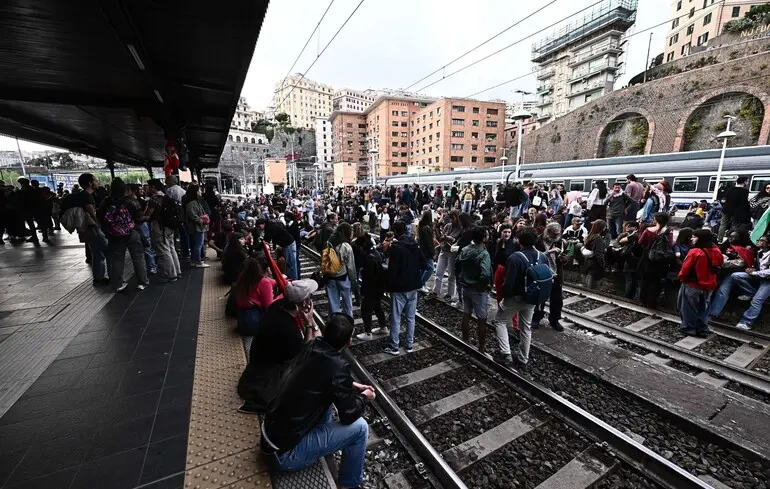 Массовые протесты и забастовки в поддержку Газы парализовали Италию