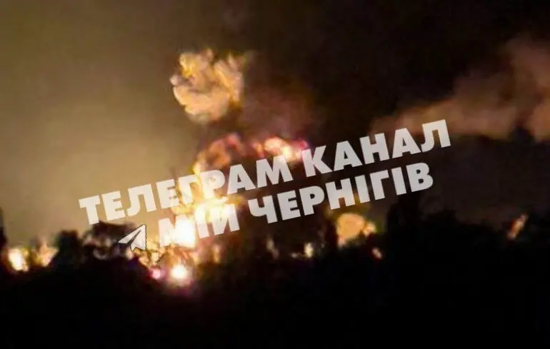 После дроновой атаки в Чернигове вспыхнул масштабный пожар