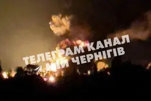 После дроновой атаки в Чернигове вспыхнул масштабный пожар