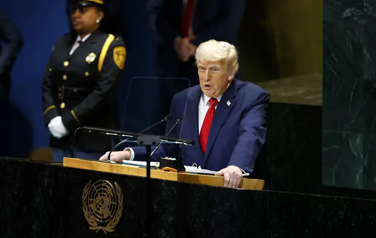 Лише за вісім місяців після повернення до Білого дому я забезпечив обіцянки інвестиційних вливань у США на трильйони доларів — Трамп