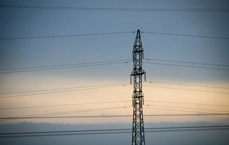 В Черниговской области график отключений — три через три: россияне снова атаковали энергетику