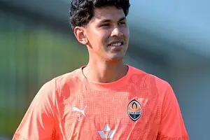 Позиция клуба и самого игрока: легионер 