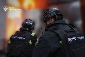 В Чернигове российские дроны поразили объект энергетики и подожгли предприятие — ГСЧС показала последствия