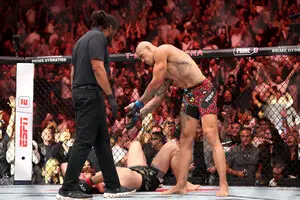 Бразильський боєць відібрав титул у росіянина в головному поєдинку вечора UFC