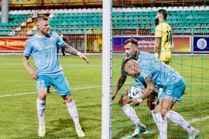 Футболист дебютанта УПЛ забил фантастический гол с центра поля