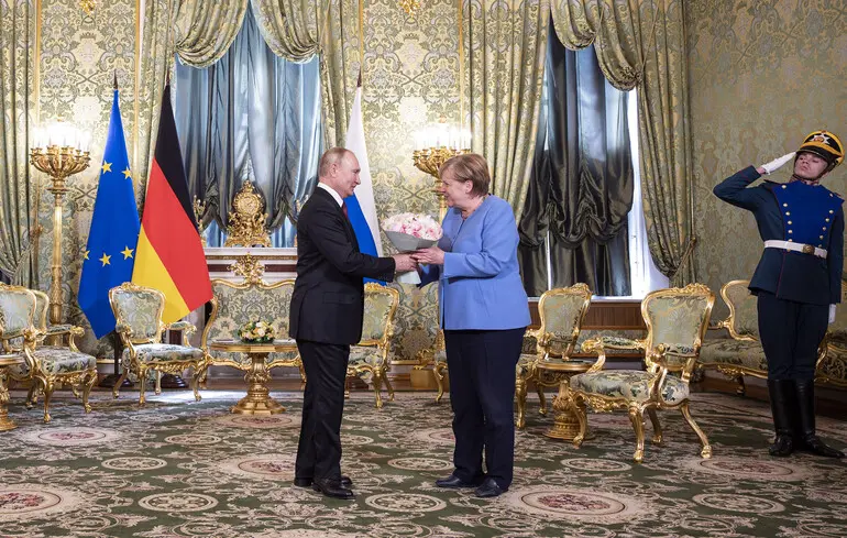 Меркель раскритиковали страны Балтии и Польша за слова, что они частично виноваты во вторжении России в Украину — Politico