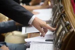 Рада продовжить повноваження влади до нових виборів