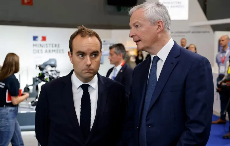 Во Франции вслед за премьером Лекорню об отставке объявил министр обороны