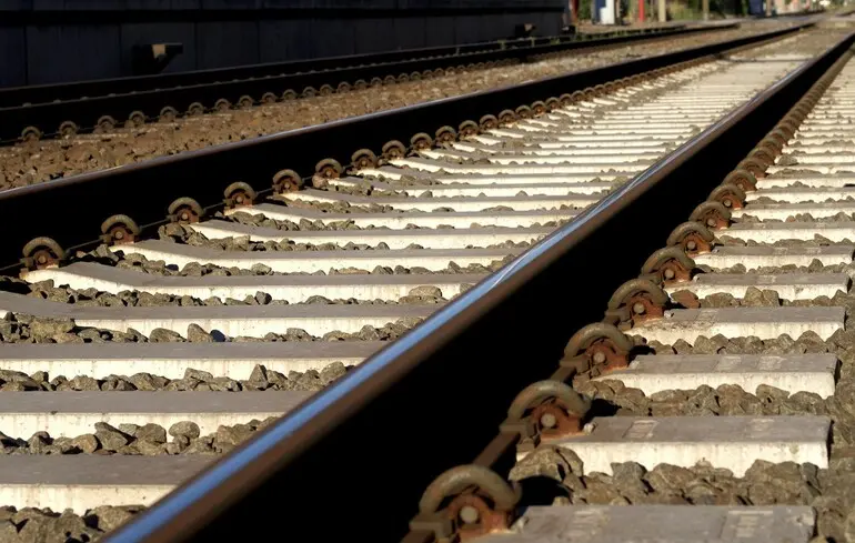 У РФ партизани підірвали колію: потяг із військовим вантажем зійшов із рейок — ЗМІ