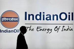 Индия начала рассчитываться за нефть из России юанями — Reuters