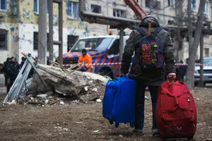 Допомога переселенцям: Зеленський доручив уряду створити реальні програми підтримки