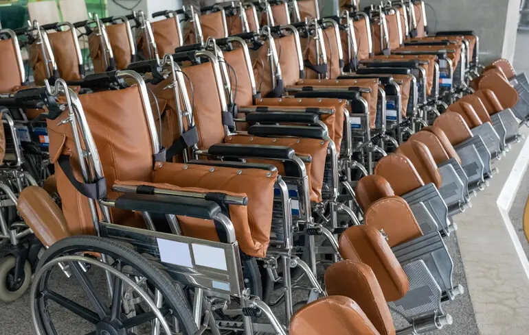 Виїзд за кордон: чи дозволяється він чоловіку, який має інвалідність дитинства 3 групи