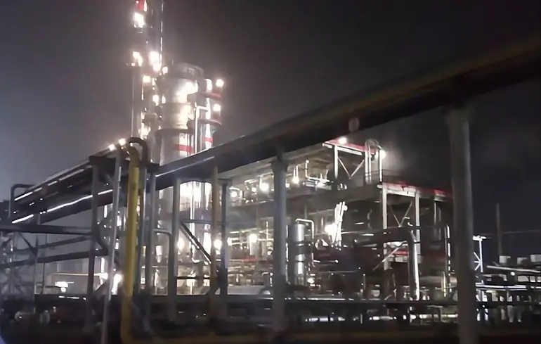 У Волгоградській області палає газопереробний завод