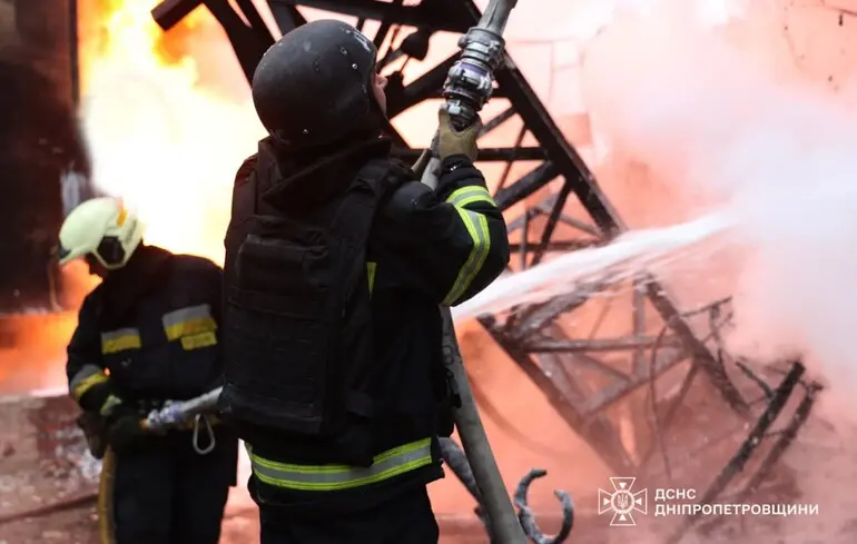 Более 450 дронов и более чем три десятка ракет: Зеленский рассказал о новом российском ударе по энергетике