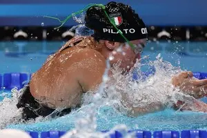 Известные итальянские пловчихи попались на воровстве парфюмерии