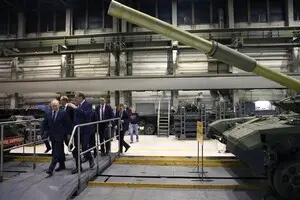 Найбільший виробник танків РФ переводить частину працівників на чотириденний робочий тиждень 