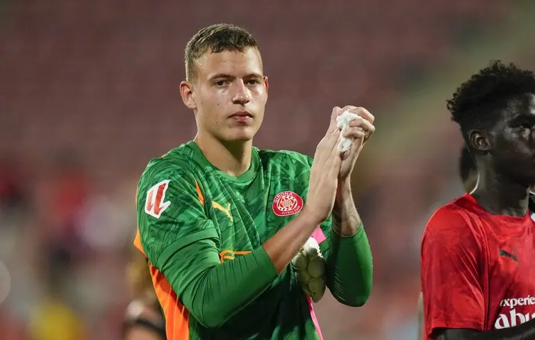 Владислав Крапивцов