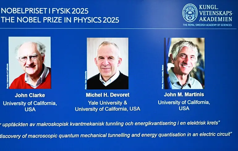 Нобелівські лауреати з фізики 2025 року.