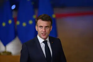 Макрон прокоментував розмову з Зеленським і нагадав, що Франція — з Україною