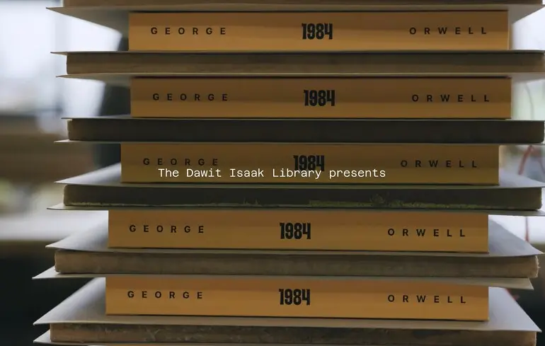 Роман "1984", связанный с обеих сторон.