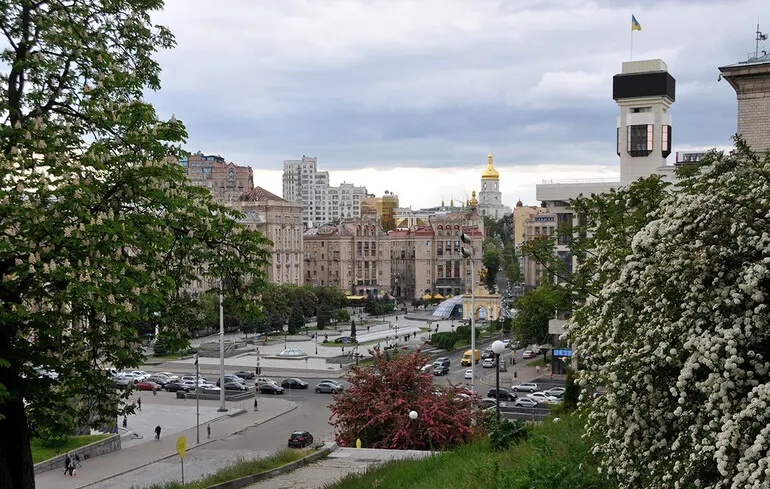 Українці вважають головними проблемами корупцію, ріст цін та високі тарифи — опитування 