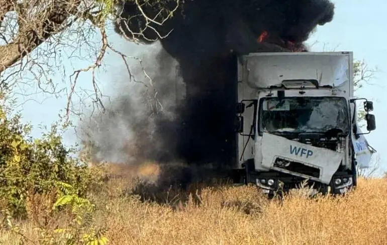 Россияне атаковали грузовики гуманитарной миссии в Херсонской области
