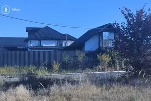 Мільйонні переплати і нові статки: родичі керівників поліції обросли маєтками й авто — Bihus.Info