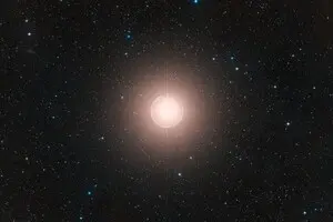 Компаньон звезды Бетельгейзе оказался не тем, чем считалось: что выяснили ученые 