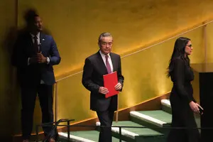 Китай рассчитывает на поддержку Франции в улучшении отношений с ЕС