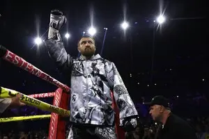 Ломаченко может вернуться на ринг ради боя с легендой — СМИ