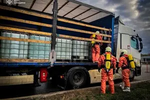 В Киевской области из цистерны пролилось около 1 куб. м азотной кислоты