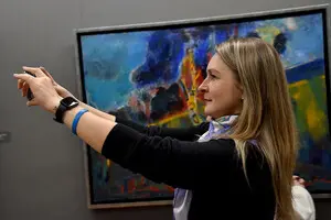 «Рефлексії буття»: у Київській картинній галереї відкрили виставку Анатолія Мельника