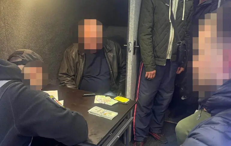 Чиновник ТЦК выбрасывал из окна машины деньги, которые получил как взятку, в ГБР рассказали, помогло ли это вымогателю