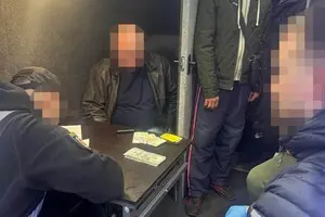 Посадовець ТЦК викидав з вікна автівки гроші, які отримав як хабар, у ДБР розповіли, чи допомогло це здирнику