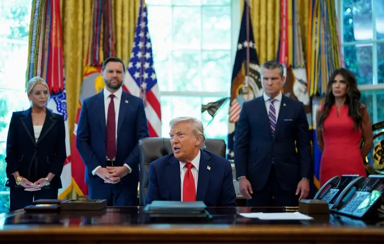 Під час зустрічі з Путіним ми будемо на зв'язку із Зеленським — Трамп