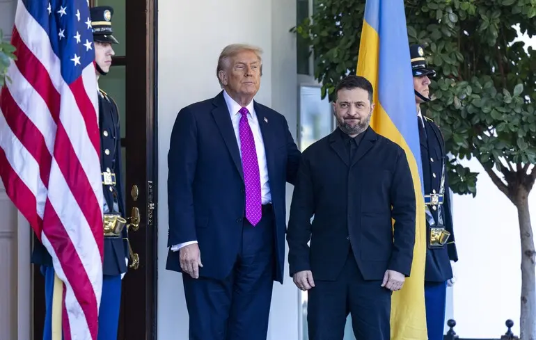 Президент США Дональд Трамп встретился с президентом Украины Владимиром Зеленским в Белом доме, Вашингтон, США/17 октября 2025 года