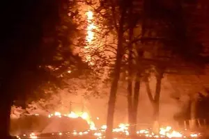 Из-за дронового удара в Запорожье вспыхнули пожары, в ОВА показали последствия